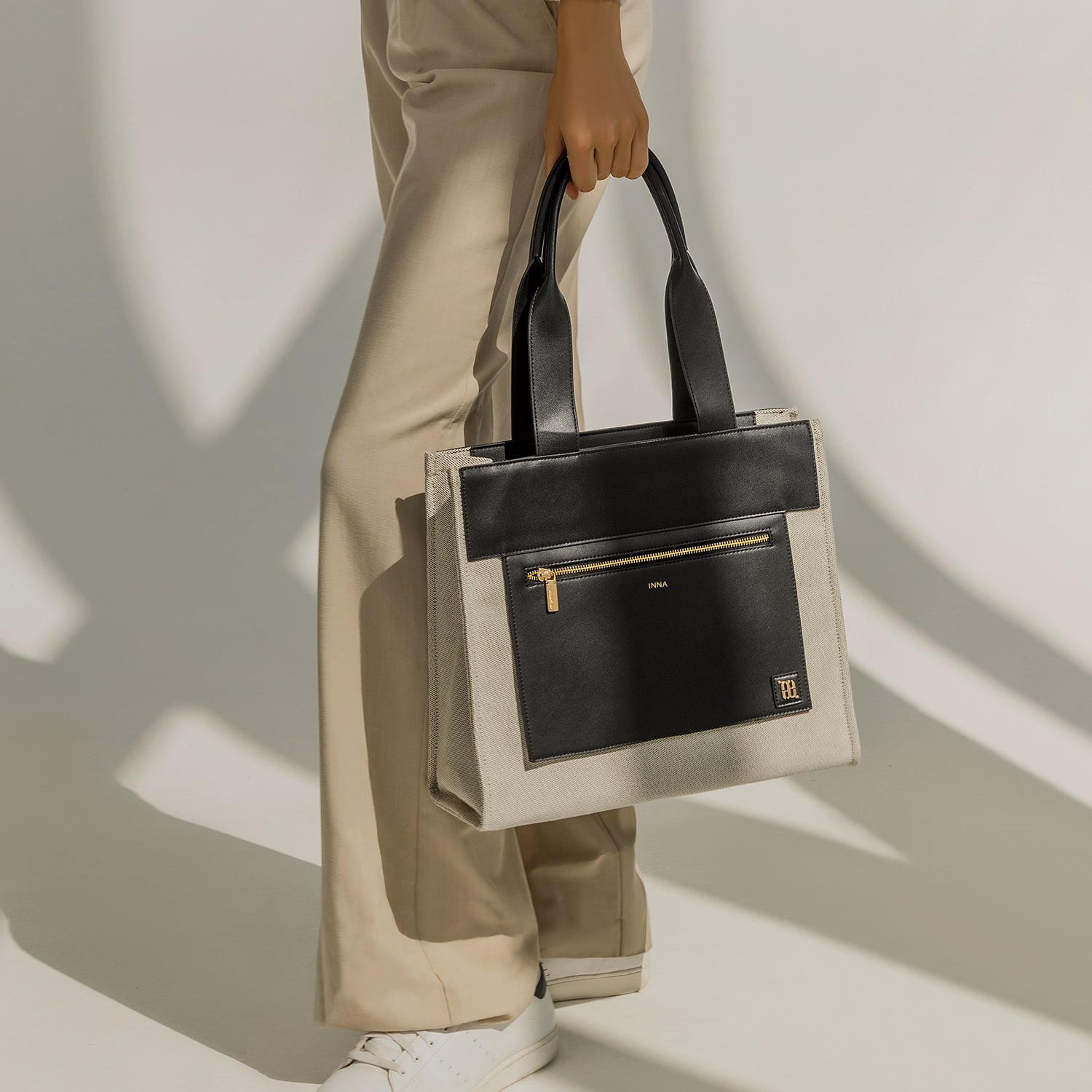 Velia L Tote