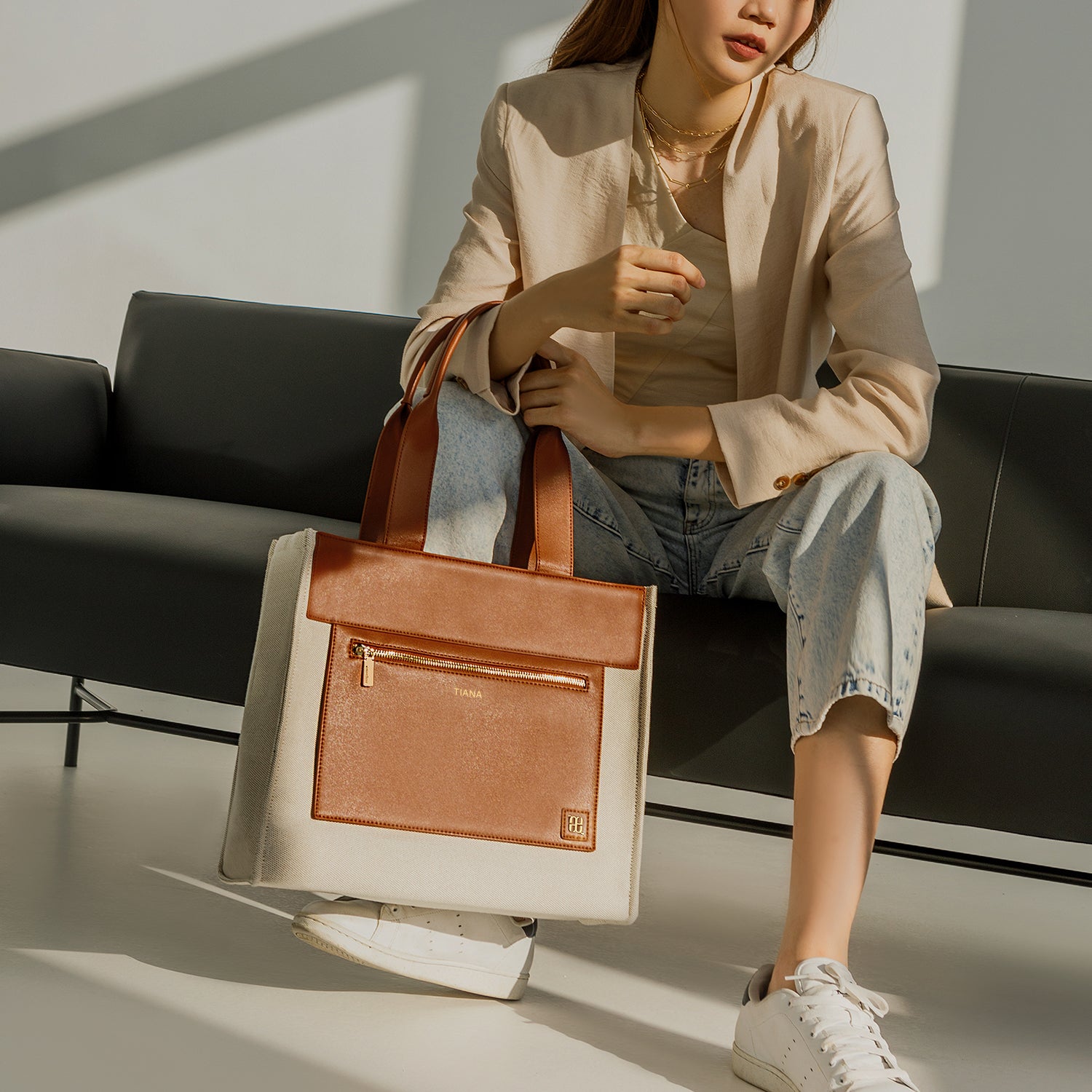 Velia L Tote